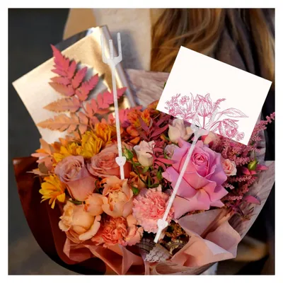 Produktbild von 160 Stück Kunststoff-Kartenhalter mit Blumenmotiv, 31 cm, transparente, gabelförmige Tischkartenhalter mit Blumenmotiv, gerader Kopf, Clips für Hochzeitssträuße und Geburtstagspartys