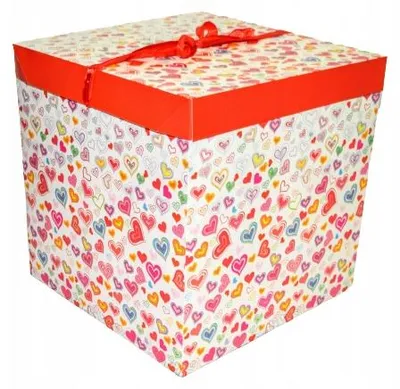 Produktbild von W&K Geschenkbox 22x22 cm mit 4 dekorativen Designs