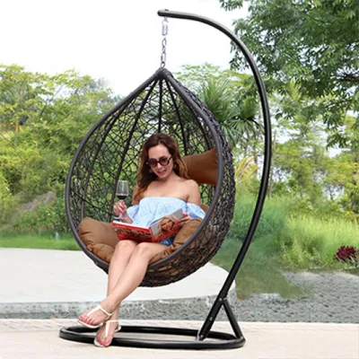 Produktbild von PureHaven Hängesessel 115x120x202 cm Rattan-Kunststoffgeflecht elegant geformt mit Kissen wasserfest strapazierfähig gefederte Aufhängung braun/kupfer