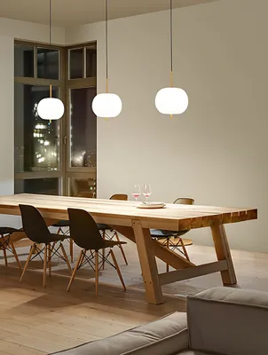 Imagen del producto de Lámpara colgante LED 18-W, con superficie en acabado dorado cepillado y difusor de vidrio blanco, diámetro de 30 cm, luz cálida (3000 K), diseño moderno - Perenz