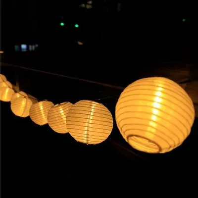 Produktbild von Solar Outdoor Dekorationsketten 8 Meter 30 LED Wetterfeste Solar Strassenlaterne Gartenbeleuchtung für Balkon und Außenbereich Weiss