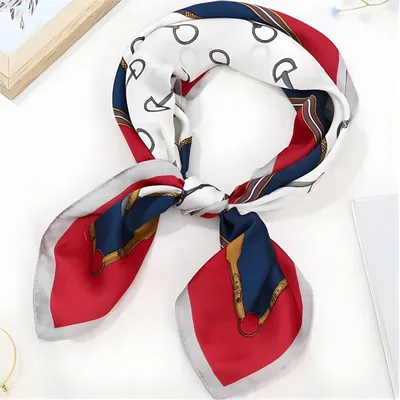 Obrázok produktu pre Elegantná šatka VE-38937 v červenej, bielej a modrej KP38937