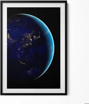 Produktbild von Der Globus im Weltraum– Wandbild mit Rahmen – Gerahmtes Bild  – Wanddekoration – 70x100 cm –  Schwarz Rahmen