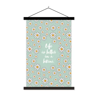 Produktbild von MuchoWow® Textilposter Das Leben ist besser im Bikini - Blumen - Grün - Zitat 120x180 cm mit schwarzem Rahmen - Fotos