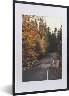 Produktbild von MuchoWow® Gerahmtes Poster Bäume - Straße - Herbst 40x60 cm - Poster mit Schwarzem Bilderrahmen Wandposter Rahmen Foto Bilder - Poster in Rahmen