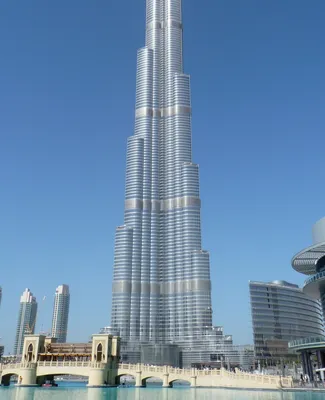 Produktbild von Wallario Sticker / Aufkleber für Kühlschrank / Geschirrspüler / Küchenschränke, selbstklebende Folie - 60 x 80 cm, Motiv: Wolkenkratzer in Dubai