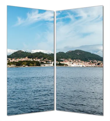 Produktbild von Wallario selbstklebende Duschrückwand 160 x 180 cm mit Motiv Stadt zwischen Bergen und Meer - Wandverkleidung mit Hochglanzlaminat in Glasoptik