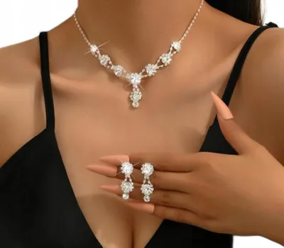 Produktbild von Schmuckset Damen Hochzeit Metall - 30+15 cm - Silber - Halskette Ohrringe Zirkonia Brautschmuck