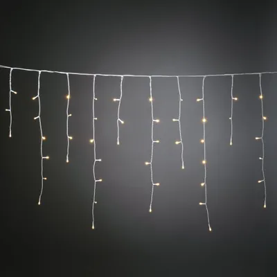 Produktbild von Konstsmide LED Eisregen Lichtervorhang, mit Lichtsensor und 6h und 9h Timer, gefrostet, 80 warm weiße Dioden, batteriebetrieben, Außen (IP44), weißes Kabel, Batterie: 2 x D 1,5V (exkl.) - 3739-132