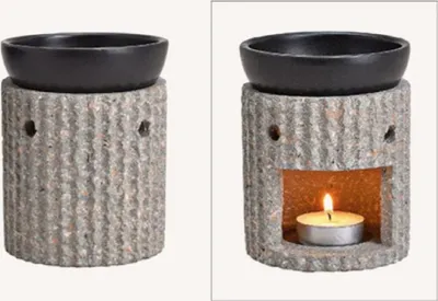Duftlampe mit schwarze schalenförmigen Schale und zylindrischen Sockel aus grob strukturierten Stein