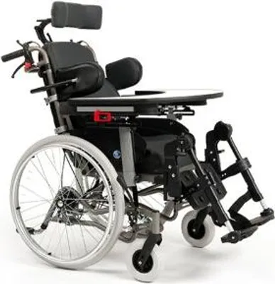 Produktbild von Multifunktionsrollstuhl Inovys II Evo, mit Trommelbremse, Tisch und Seitenpelotten>>>>SB 40 cm
