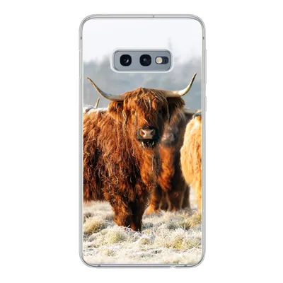 Produktbild von MuchoWow® Handyhülle Schutzhülle Hülle für Samsung Galaxy S10e Schottische Highlander - Schnee - Wald Silikon Softcase Handy Hülle - Handy