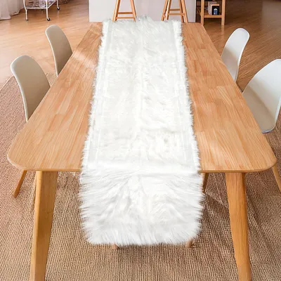 Produktbild von Tischläufer in Felloptik - Abwaschbar - Für Innenbereich und Dekoration - Weiß - 120x35 cm