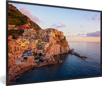 Produktbild von MuchoWow® MuchoWow® Gerahmtes Poster Eine orangefarbene Cinque Terre bei tiefstehender Sonne in Italien 60x40 cm - Poster mit zchwarzem Bilderrahmen - Printing - Wanddeko Schlafzimmer