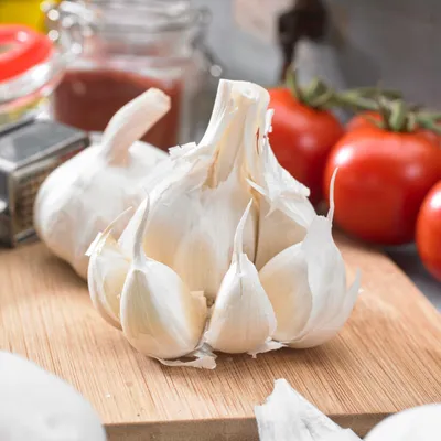 Obrázek produktu pro Jarní cibule (500 g) - Zimuvzdorná odrůda - Vysoká kvalita z Nizozemska (bez semen) - Jemně pikantní zeleninová cibule - Velikost jarní cibule: 14 - 21 mm