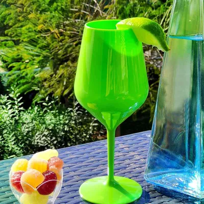 Produktbild von Doimoflair Weingläser aus Kunststoff bruchsicher Weinbecher Sektgläser Plastik Grün 47 cl.