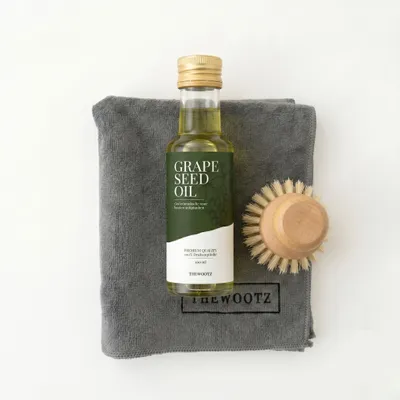 TheWootz onderhoudspakket 100 ml: druivenpitolie, houten borstel en grijze microvezeldoek