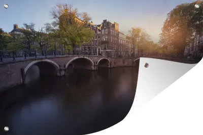 Produktbild von MuchoWow® 60x40 cm Outdoor-Poster Gartendeko Sichtschutz Garten Poster für den Garten  Ein Sonnenuntergang über der Keizersgracht in Amsterdam