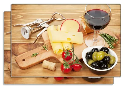 Produktbild von Wallario Frühstücksbrettchen 2er Set aus Glas, je 20 x 30 cm, mit rutschfesten Füßen, Motiv Genuss am Abend - Rotwein, Käseplatte, Oliven und Tomaten