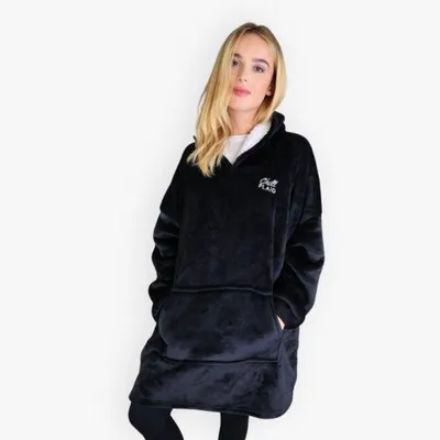 Produktbild von Unyqoos® ChillPlaid Hoodie-Decke – Oversized Snuggle-Hoodie aus weichem Fleece, One Size (oversized), Unisex, mit Ärmeln, Schwarz