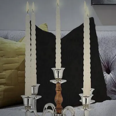 Produktbild von Gedrehte Stabkerzen im 24er-Set | H20cm, cremefarben, aus Paraffin | Spiralkerzen für Kerzenständer (1 x 24er-Set Stabkerzen creme)