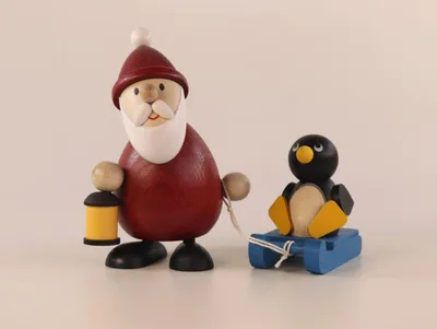 Produktbild von Weihnachtsmann mit Schlitten und Pinguin (9,5cm) von Ullrich Kunsthandwerk