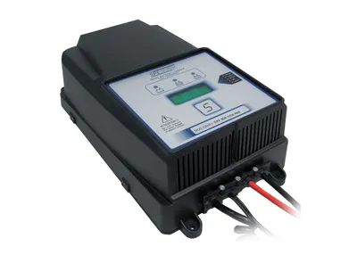 Produktbild von Q-Batteries energiesparendes Hochfrequenzladegerät CBHF2 48V 20A Nass by S.P.E. ohne Batteriestecker