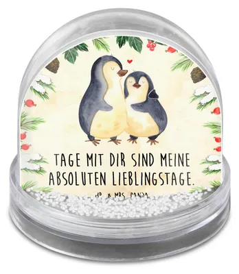 Produktbild von Mr. & Mrs. Panda Schneekugel Weihnachten Pinguin umarmen - Naturpapier - Geschenk, Liebe, dekoartikel, Weihnachts, Hochzeitstag, Modern, Hochzeitsgeschenk, schnee kugel