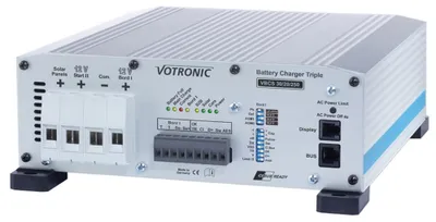 Produktbild von VOTRONIC 3242 VBCS 30/20/250 CI-Triple Kombigerät - Ladewandler/Solarregler/Netzladegerät