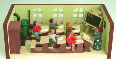 Obrázok produktu pre Miniatúrna trieda s učiteľom ŠxVxH 11x4x6 cm NOVINKA