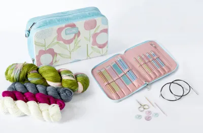 Obrázek produktu pro Dárková sada Knit Pro Sweet Affair s kruhovými jehlami, jehlami na ponožky a přízí