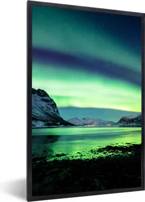 Produktbild von MuchoWow® Gerahmtes Poster Nordlicht - Norwegen - Eis - Gelb - Berg - Wasser - Schnee 60x90 cm - Poster mit Schwarzem Bilderrahmen Wandposter Rahmen Foto Bilder - Kunst