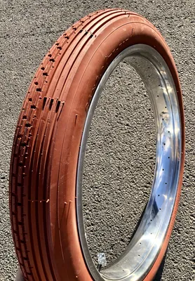 Zdjęcie produktu dla 24 x 3,0 grube opony ceglastoczerwone / w kolorze gliny