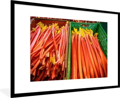 Produktbild von MuchoWow® Gerahmtes Poster Frisch gepflückter Rhabarber in Kisten 90x60 cm - Poster mit Schwarzem Bilderrahmen Wandposter Rahmen Foto Bilder - Wanddekoration - Fotos