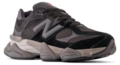 Produktbild von Kaufen Sie den New Balance U9060BLK Black Castlerock bei Kicksshop. Sportlicher schwarz-grauer Uni-Sneaker mit modernem Design und bequemer Passform.
