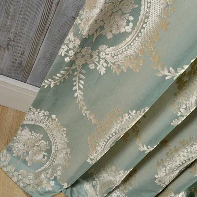 Zdjęcie produktu dla Zestaw (2) zasłon żakardowych Ibenzoa® do salonu, wykonanych z poliestru, o wymiarach 245 x 140 cm każdy (wysokość x szerokość), zapewniających około 50% zaciemnienia, z metalowymi przelotkami o średnicy 4 cm, kolor srebrny