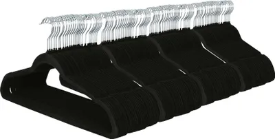 Produktbild von 45 cm rutschfeste Samt-Kleiderbügel mit Schulterkerben – Schwarz – 100 Stück – von Harbor Housewares