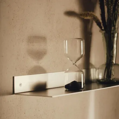 Produktbild von Design Wandregal L-Form aus Aluminium von Fink | 60 cm | Mattes Finish