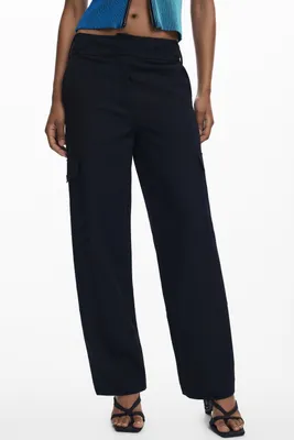 Produktbild von Elegante Damen-Palazzohose in Schwarz mit Taschen und Reißverschluss