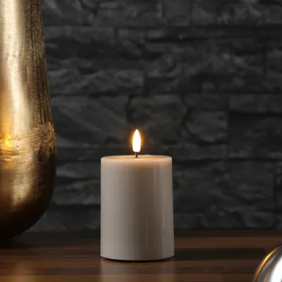 Immagine prodotto di Candela LED a colonna MIA - cera vera - fiamma realistica 3D - H: 10cm - P: 7,5cm - sabbia/taupe