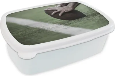 Produktbild von KitchenYeah® Lunchbox Brotzeit Brotdose 17x11 cm Hände auf einem American Football Kinder Brotzeitdose - Lunch Box - Kinder - Sandwich-Box - Schulbox - Lunch Boxen