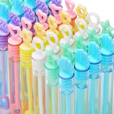 Productafbeelding van Mini zeepbellenstokjes - set van 30 stuks met 6 verschillende designs en 6 kleuren - voor kinderen