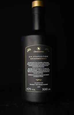 Produktbild von Goldmädchen Gin 65 - Black Edition Vol 42% Vol. 0,5L
