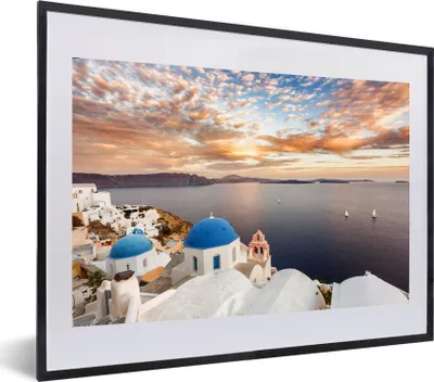 Produktbild von MuchoWow® MuchoWow® Gerahmtes Poster Sonnenaufgang über dem Wasser in Oia Griechenland 60x40 cm - Poster mit zchwarzem Bilderrahmen - Schlafzimmer - Plakat in Rahmen - Drucken