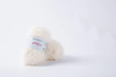 Imagen del producto de Hilo para tejer, color crema, marca Beaugency
