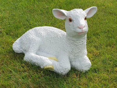 Produktbild von Dekofigur Lamm Lotta liegend Gartendeko Tierfigur Schaf Lämmchen Gartenfigur