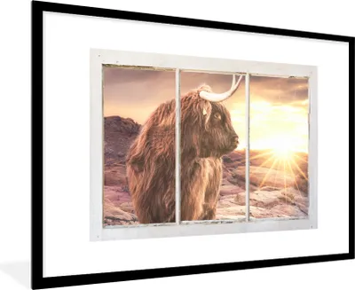 Produktbild von MuchoWow® Gerahmtes Poster Schottischer Highlander - Aussicht - Sonnenuntergang 90x60 cm - Poster mit Schwarzem Bilderrahmen Wandposter Rahmen Foto Bilder - Wanddekoration - Fotos