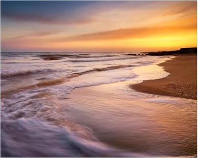 Produktbild von Wallario Poster - Sonnenuntergang am Strand - Abendspaziergang, Kunstdruck Größe: 40 x 50 cm