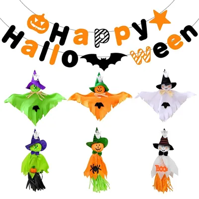 Image de Décorations pour une fête d'Halloween : guirlande, fantômes, sorcières, décorations colorées à suspendre pour une fête