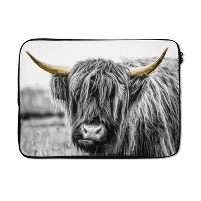 Produktbild von MuchoWow® Laptop Hülle 13 Zoll Schottischer Highlander - Hörner - Gold - Schwarz Laptoptasche - Laptophülle - Sleeve - Rundumschutz